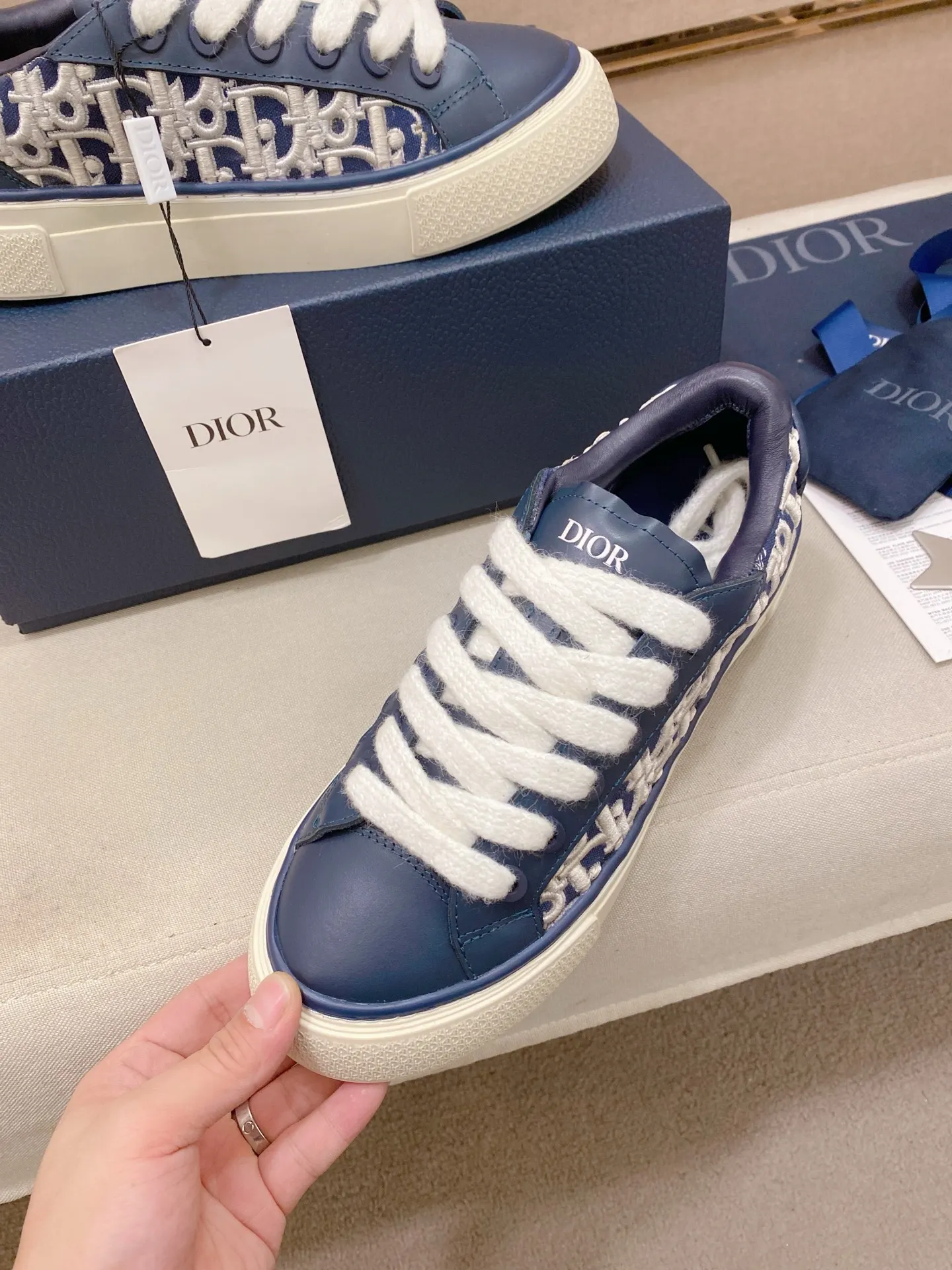 Factory price: 300 Men's shoes 💰[Dior·Dior] Top 🔍Couple style 💏🔍New casual sports style couple shoes, new four-season design, perfect workmanship, lace-up lazy style to create cabinet quality, upper: imported first-layer cowhide, sheepskin lining is soft and comfortable, ultra-light TPU wear-resistant outsole, simple, versatile fashion men's shoes, excellent color code number 35--44
